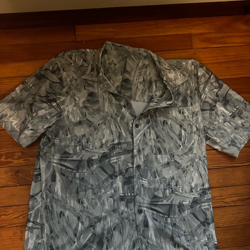 Men’s Lululemon Green Patterned Button-Up Shirt